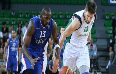 Anadolu Efes Rakibini Farklı Geçti