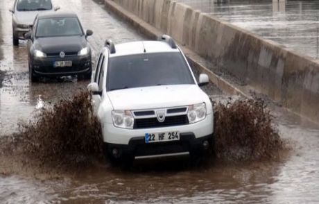 Sağanak Yağış Hayatı Felç Etti!