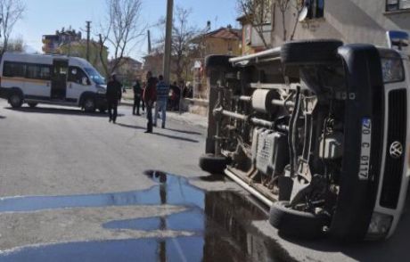 Öğrenci Servisleri Çarpıştı