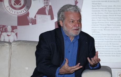 Edebiyatın Şövalyesi Aydın Üniversitesi'nde