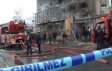 İstanbul'da Mobilya Fabrikasında Yangın