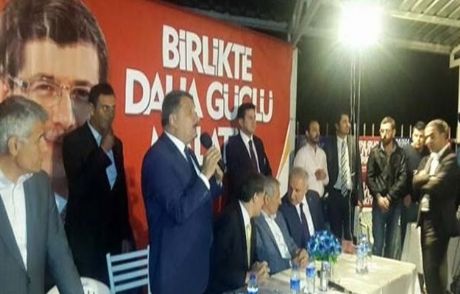 Akp'li Vekiller İle Mahalleli Yumruklaştı