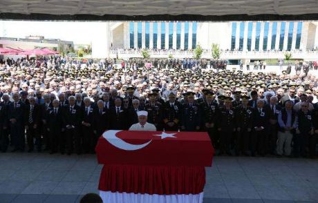 Kenan Evren'e Sessiz Sedasız Cenaze