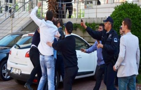 Adliye Önünde Tekme Tokat Kavga