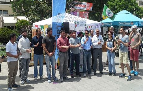 Adalar'da Hdp Stantlarına Saldırı