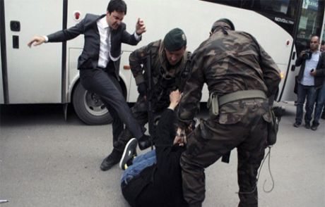 Tekmelenen Madenciye İş Vermek De Yasak