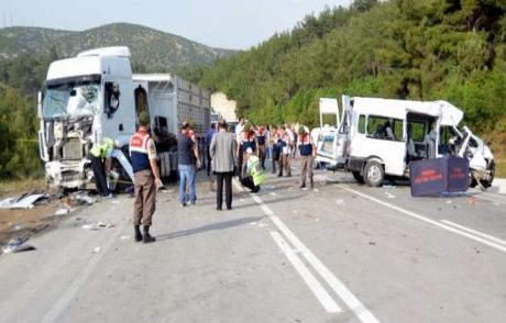 Cezaevi Aracı Kaza Yaptı