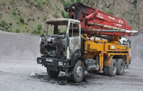 Pkk Bingöl'de İş Makinesi Kundakladı
