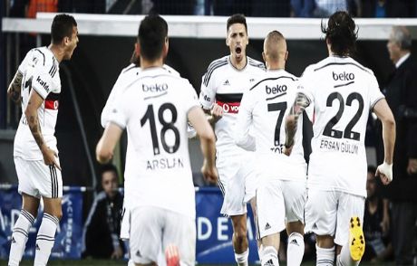 Beşiktaş'a Tribün Kapatma Cezası!