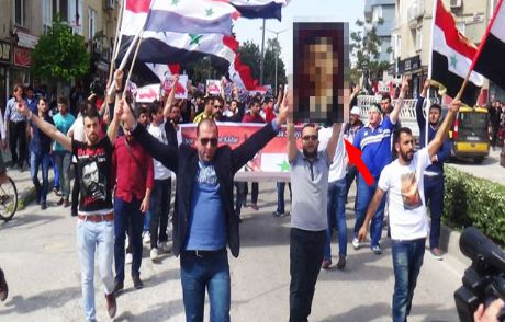 1 Mayıs Kutlamasında Şaşkına Çeviren Fotoğraf