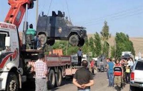 Pkk Yandaşlarından Boyalı Tuzak, 4 Polis Yaralı