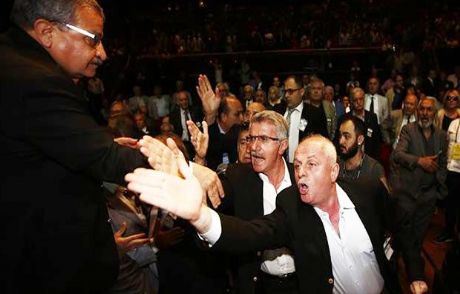 Beşiktaş Kongresi Protestolarla Başladı
