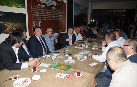 Ordulular Hemşeri Adayı Bağrına Bastı