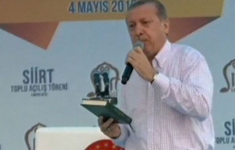 Erdoğan Kürsüye Yine Kur'an'la Çıktı