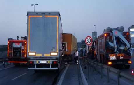 İstanbul'da Zincirleme Trafik Kazası!