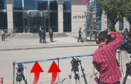 Ak Parti'den Yöneticilere Ve Gazetecilere Yasak