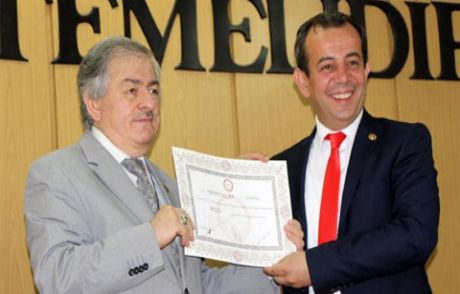 Chp'li Özcan Törenle Mazbatasını Aldı