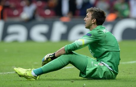 G.saray'da Muslera Şoku!