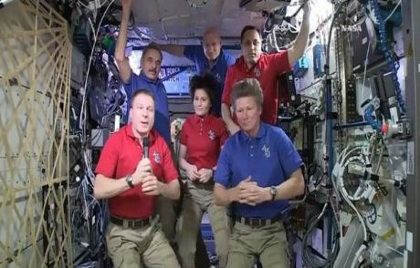 Astronotlar Dünyaya Döndü