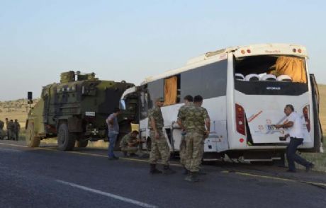Şanlıurfa'da Askeri Araç Devrildi