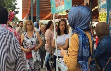 Adana'da Ak Parti'li Kadın Görevlilere Saldırı
