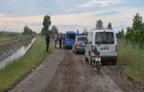 Silahla Başından Vurup İntihar Süsü Verdiler