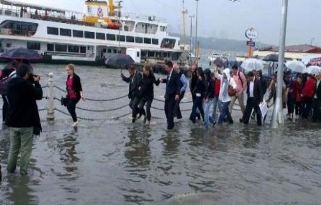 Üsküdar'da Deniz Ve Kara Yine Birleşti 