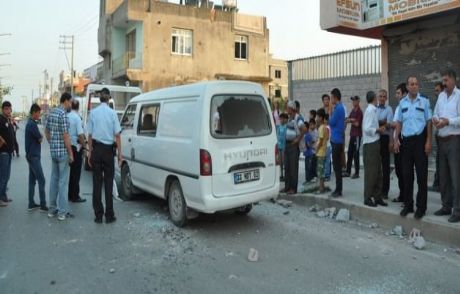 Mersin'de İki Kardeşe Minibüs Çarptı