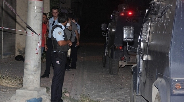 Silahlar Patladı! Polis Bölgeyi Ablukaya Aldı