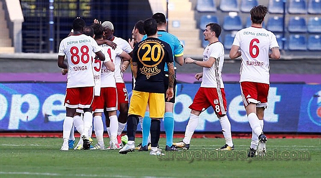6 Gollü Çılgın Maçta gülen Sivasspor!