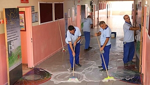 Bağcılar'da Eğitim Sezonu Öncesi Okullar Temizleniyor
