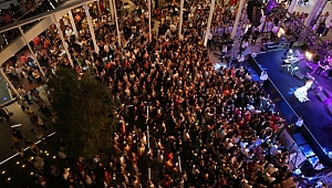 Candan Erçetin, Ege Perla’da Sevenleriyle Buluştu