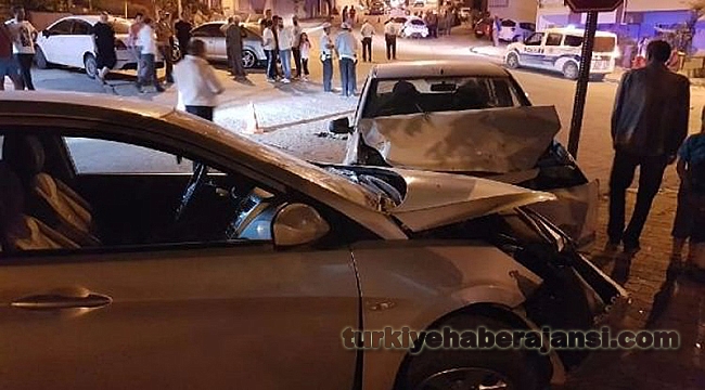 Niğde İki Otomobil Çarpıştı: 1 Ölü, 7 Yaralı