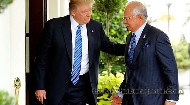 Trump'ın Yüzüne Söyledi: Kalplerini Kazanın!