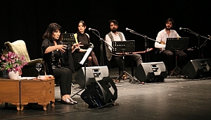 Öyküleri İle Seyirciyi Müzikli Yolculuğa Çıkardı