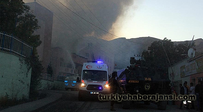 Yurt Binasında Kokutan Yangın!