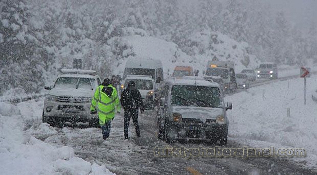 Antalya-Konya Yolu Kar Yağışı Nedeniyle Kapandı