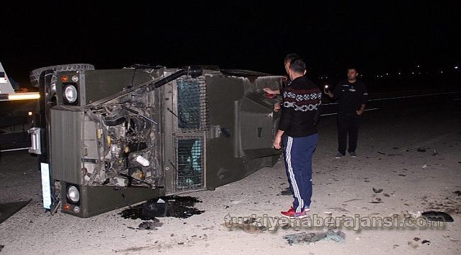 Askeri araç Otomobille Çarpıştı 3'ü Asker 5 Yaralı