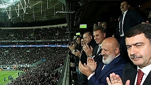 Erdoğan, Beşiktaş-Monaco Maçını Tribünden İzledi