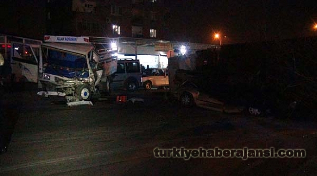 Freni Boşalan Kamyon Mahalleyi Savaş Alanına Çevirdi