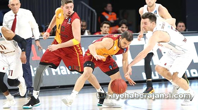 Galatasaray Odeabank, Sahadan Gene Eli Boş Ayrıldı