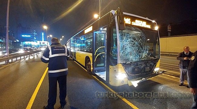 Merter'de Metrobüs Yayaya Çarptı: 2 Yaralı