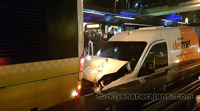 Metrobüs Yolunda Kaza!