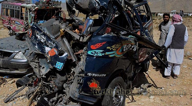 Pakistan'da Büyük Kaza! 24 Ölü, 50 Yaralı