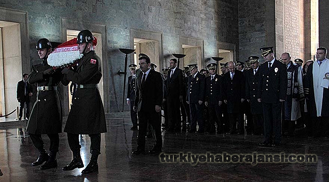 Türk Polisi Ata'nın Huzurunda