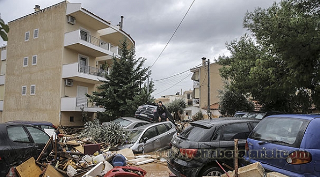 Yunanistan'da Sel 10 Can Aldı