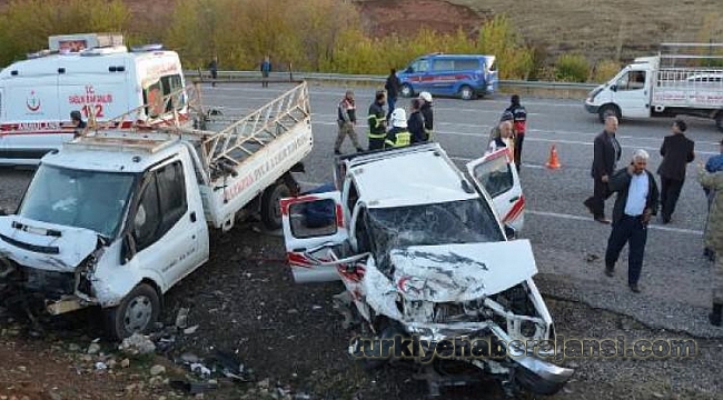 Adıyaman'da Trafik Kazası: 2 Ölü, 4 Yaralı