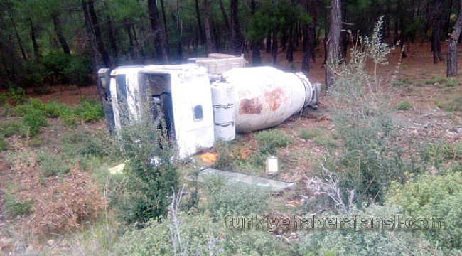 Balıkesir'de Beton Mikseri Takla Attı