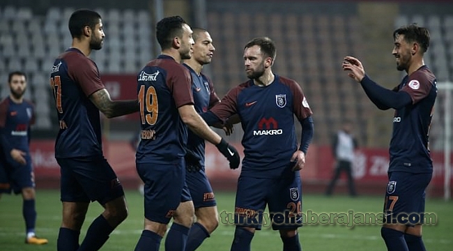 Başakşehir Kapıyı Araladı