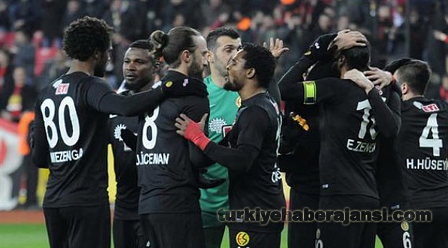 Eskişehir'de Tarihi Skor